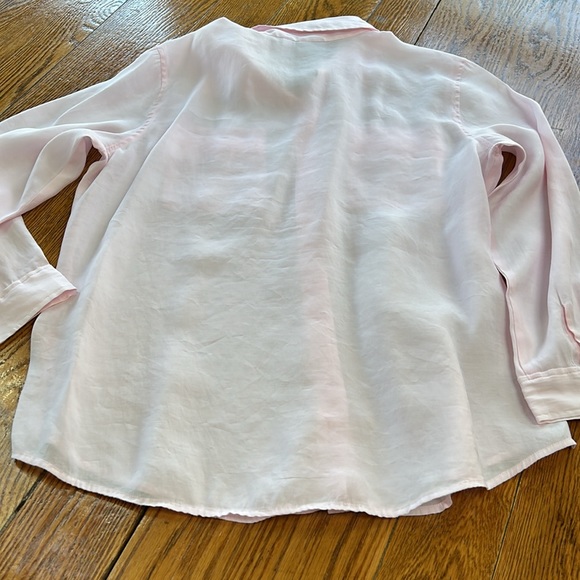 Chico’s pale pink button front blouse.  Size 2 (Medium).  Splits at hemline. - Picture 8 of 13